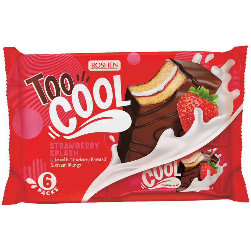 “TOO COOL STRAWBERRY SPLASH” Tranche de biscuit enrobée de 28 % de glaçage au cacao et garnie de deux crèmes au goût de 