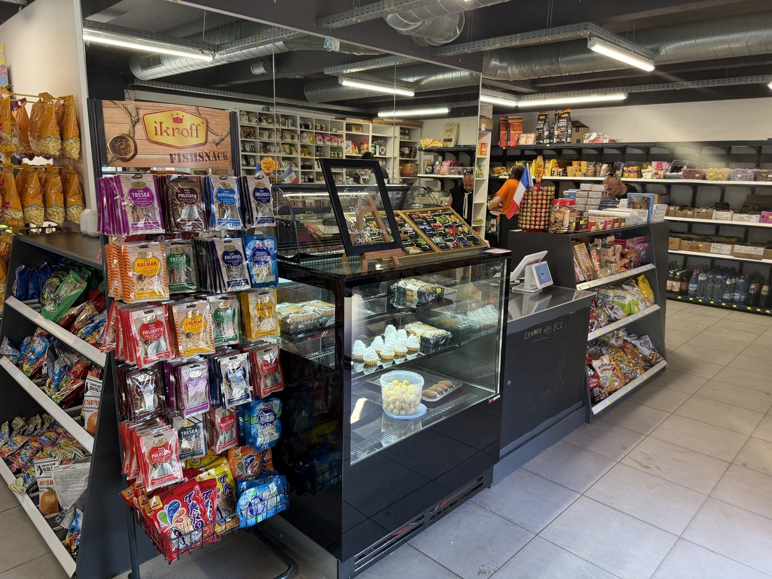 Intérieur du magasin Nash Market